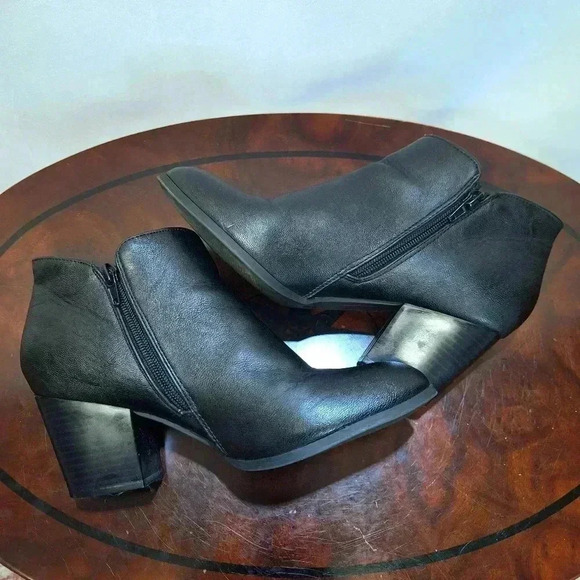 Style & Co. Ankle Boots Heels Womens Black Leather Side Zipper SNC Masrina 9.5M - Picture 3 of 16